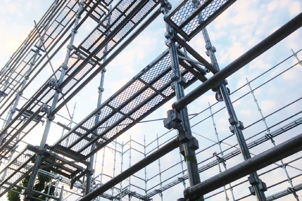 天周真紀の足場架設工事